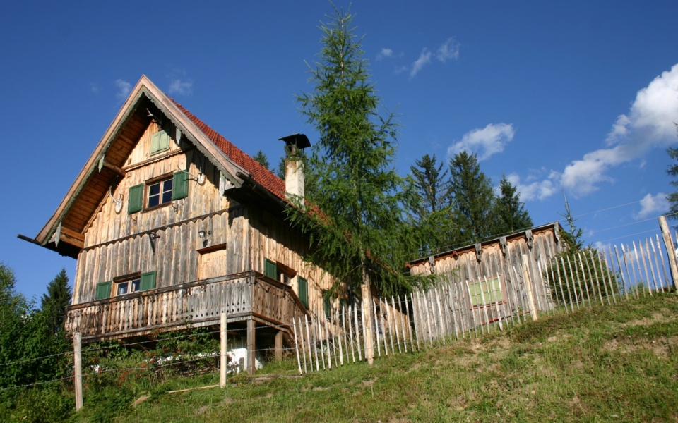 Hütte im Sommer